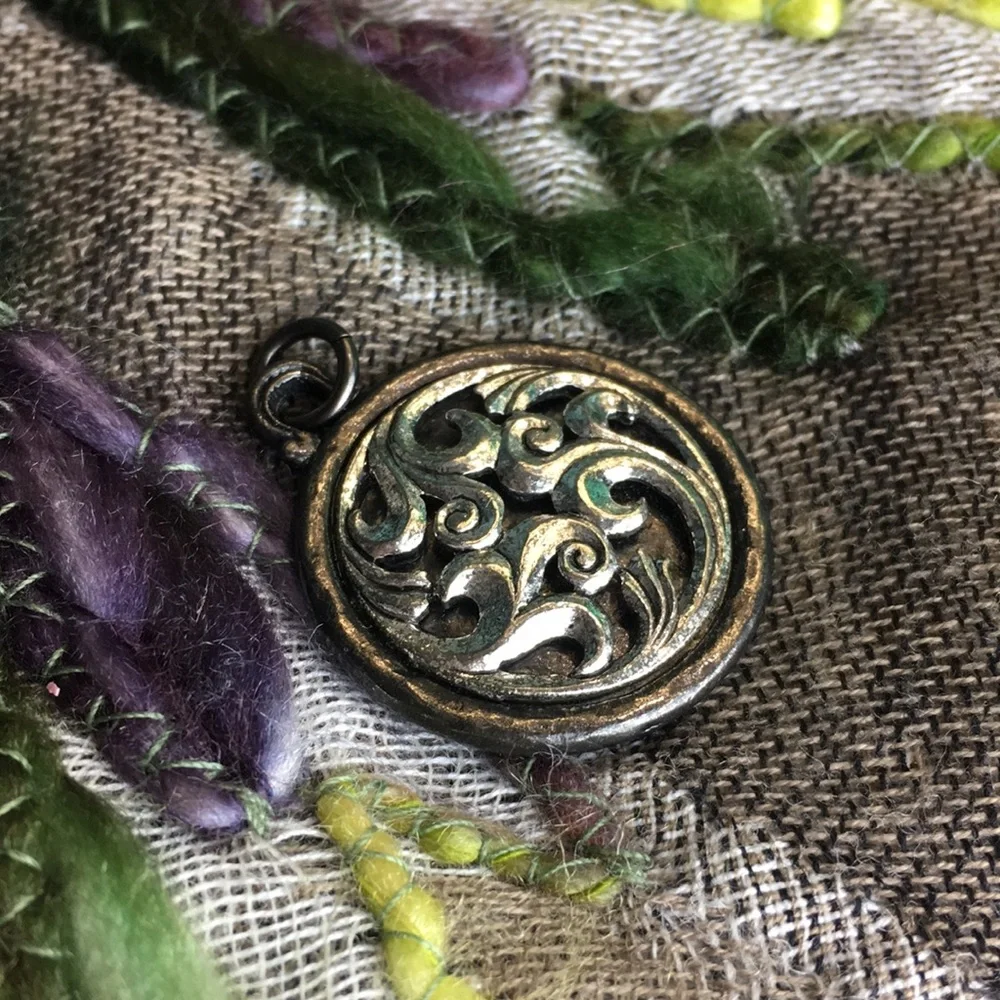 Swirls Charm Pendant - Picture 3 of 7